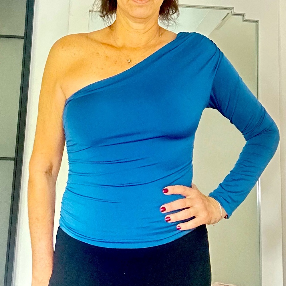 NWT one shoulder top, one size fits M-XL, beautiful color metal Blue